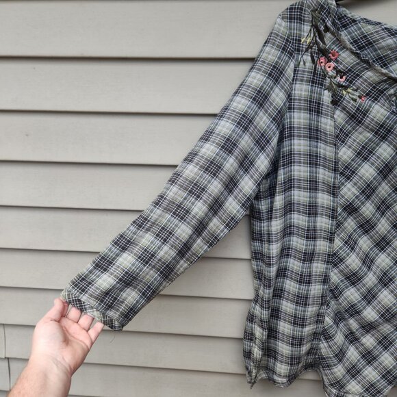 Eddie Bauer Khaki Green Plaid Blouse Floral Embroidered Peasant Boho Country - Picture 6 of 12